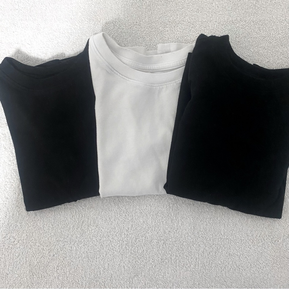 Cat & Jack Lot of (3) Boys Size XS (4-5) Solid Color T-Shirts 2 Black 1 White